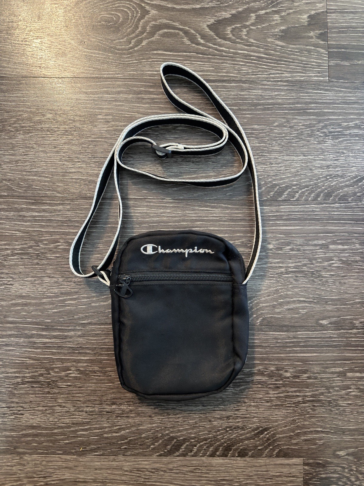 Champion Center Crossbody Bag Script Logo White/Black ONE Size Unisex
