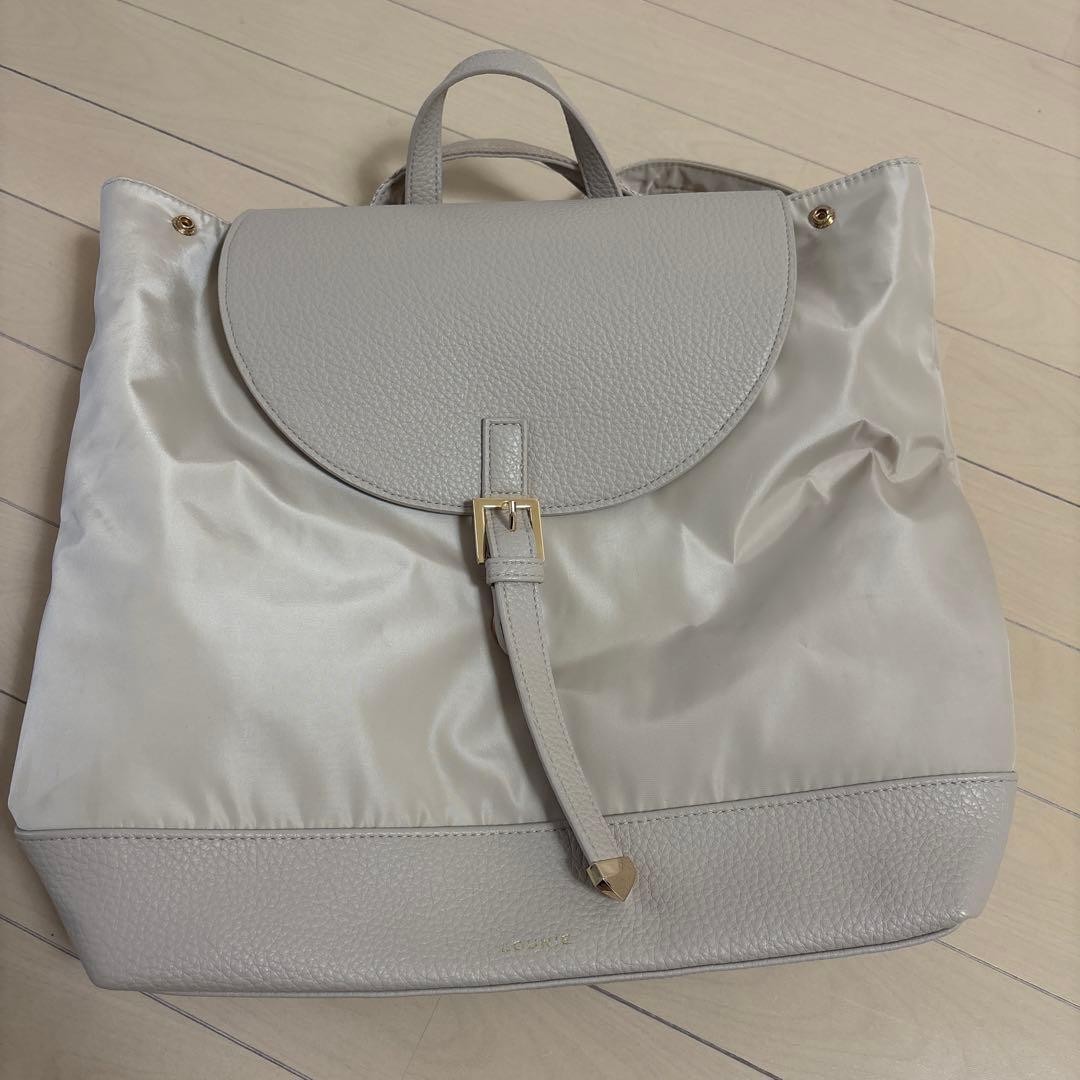 LOUNIE Cream Faux Spring Bag