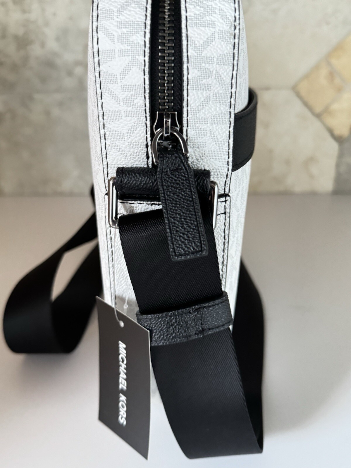 MICHAEL KORS COOPER MEDIUM SHOULDER CROSSBODY FLIGHT BAG MK BRIGHT WHITE/BLACK