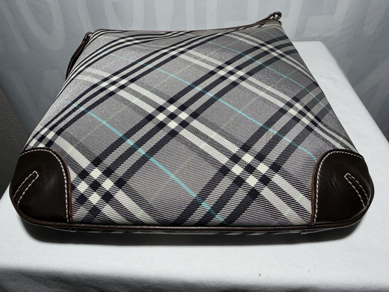 Burberry Checkered Zip Shoulder Bag Medium Adjustable Detachable Strap Buckle