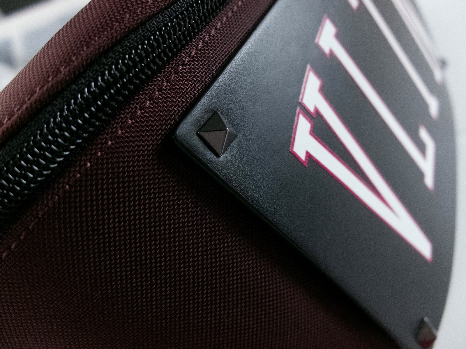 (NO CUSTOMS TAX) VALENTINO Garavani varsity VLTN burgundy & black belt bag