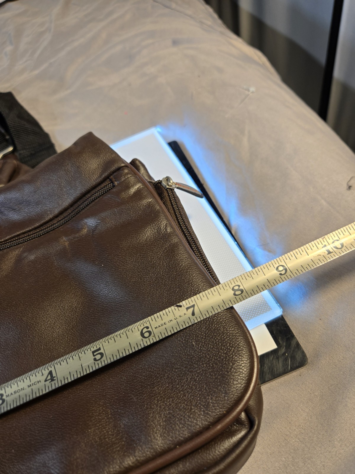 Travelon Crossbody Messenger Bag Zip Snap Adjustable Strap Pockets Men Brown