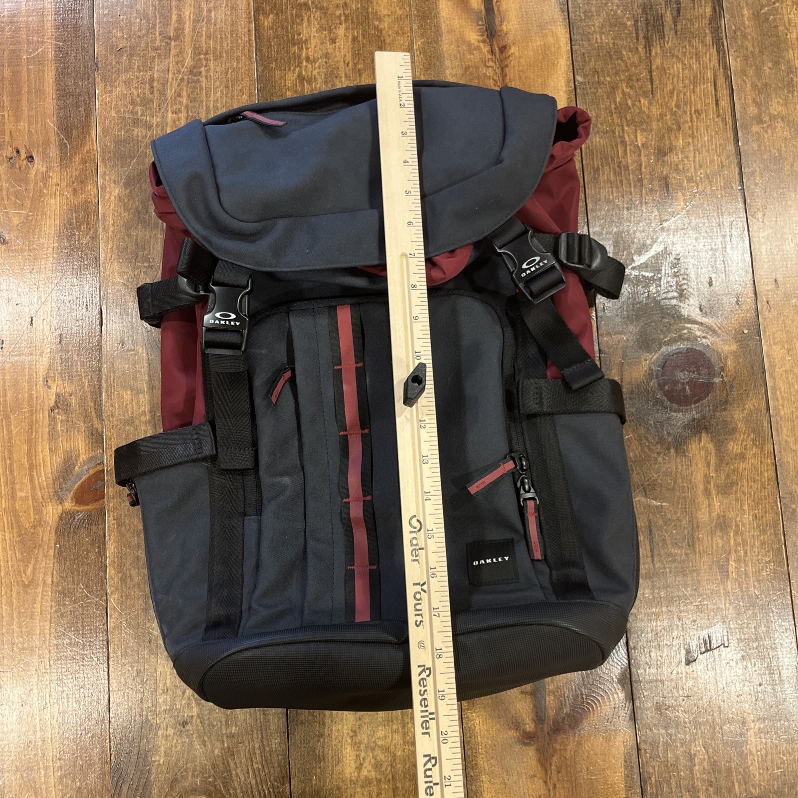 OAKLEY Utility Organizing Backpack Rucksack Large Black Maroon Bag