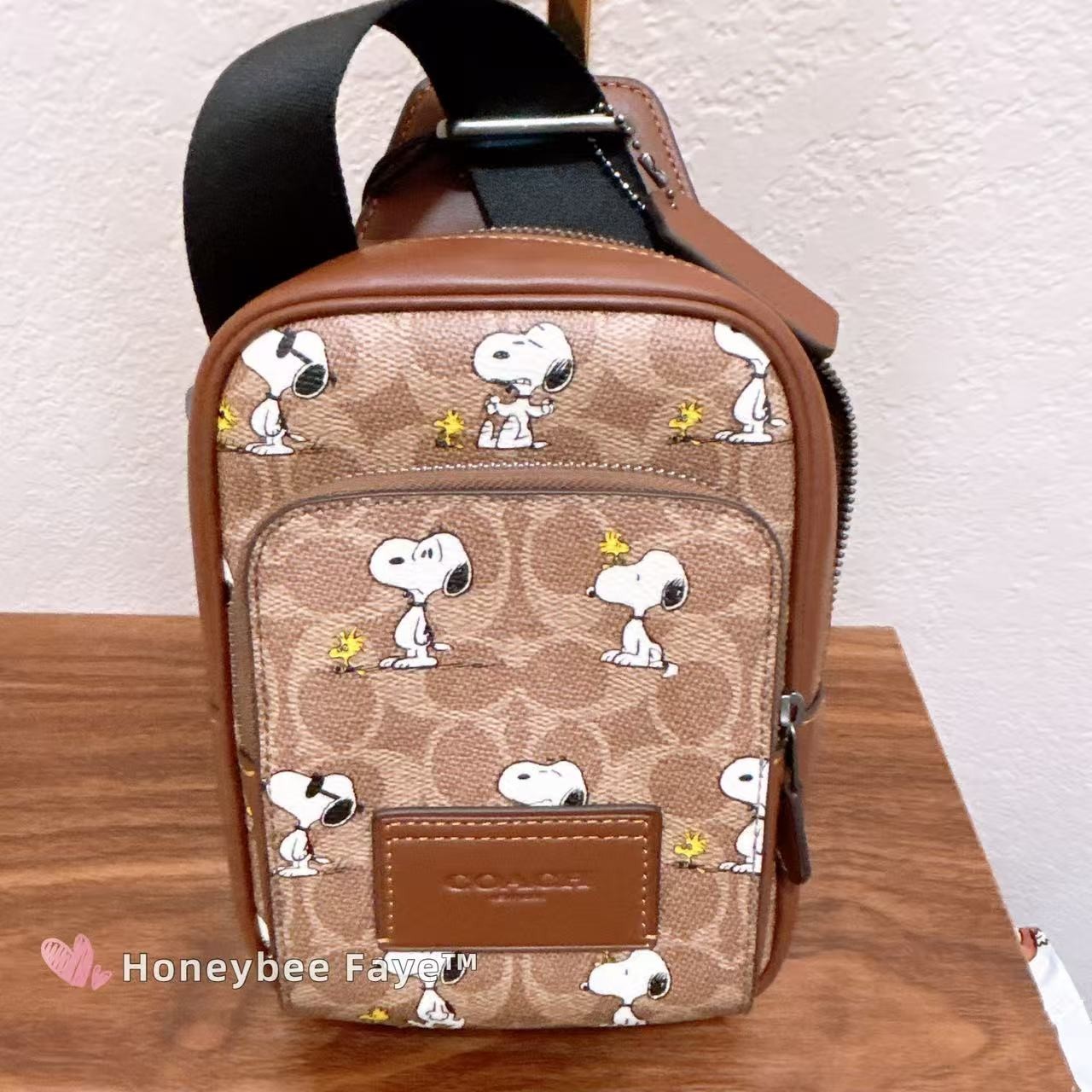 Nwt coach men’s Peanuts Racer Sling Pack in Signature Canvas With Snoopy CBK47