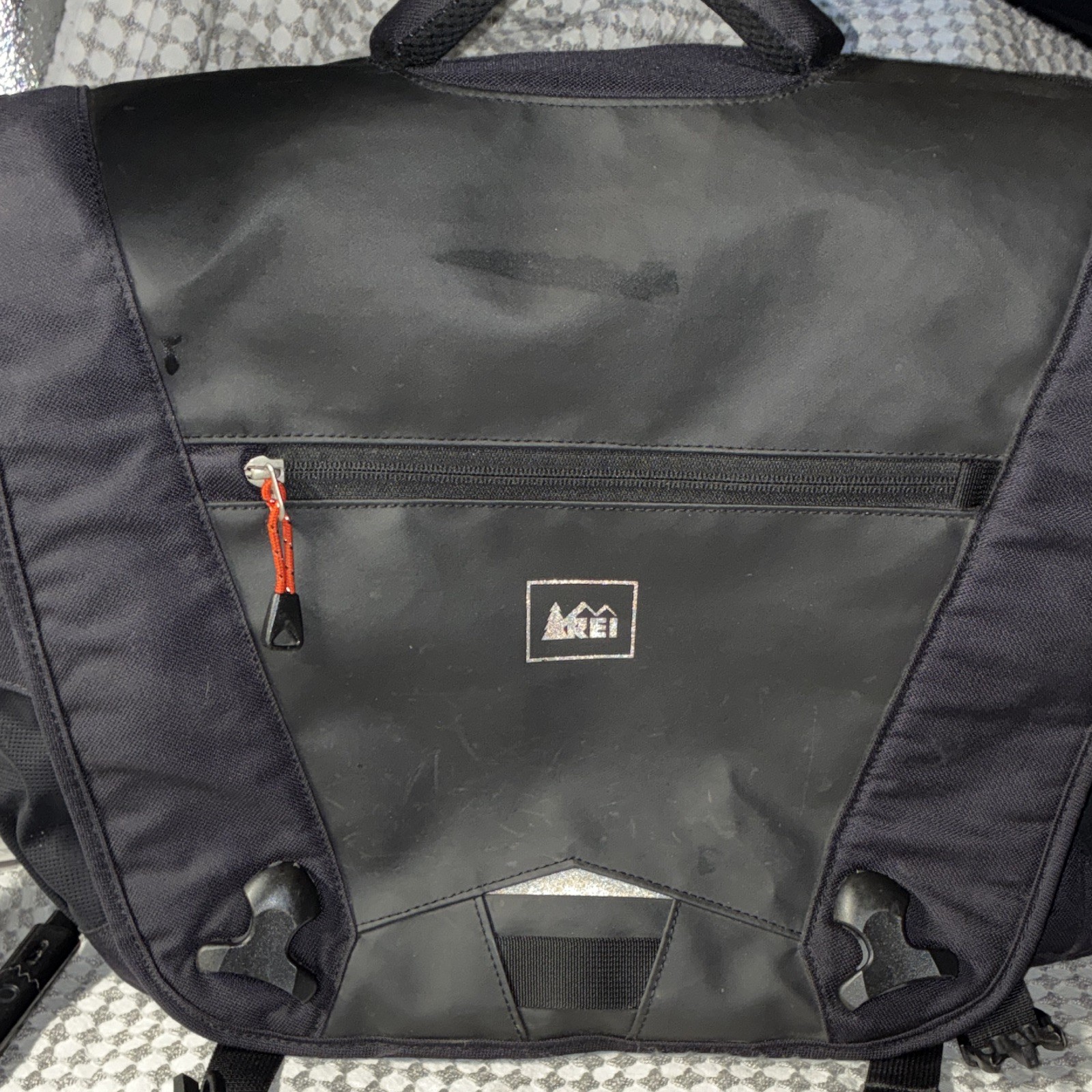 REI Solid Black/Orange Messenger Bag Zip & Buckle Closure Adjustable Strap