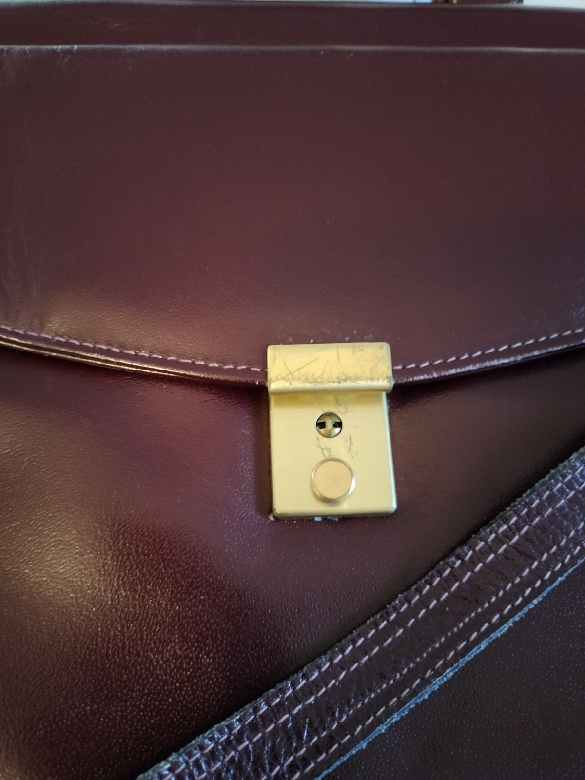 Vintage Sophisticated Burgundy Italian Leather Small Shoulder Briefcase