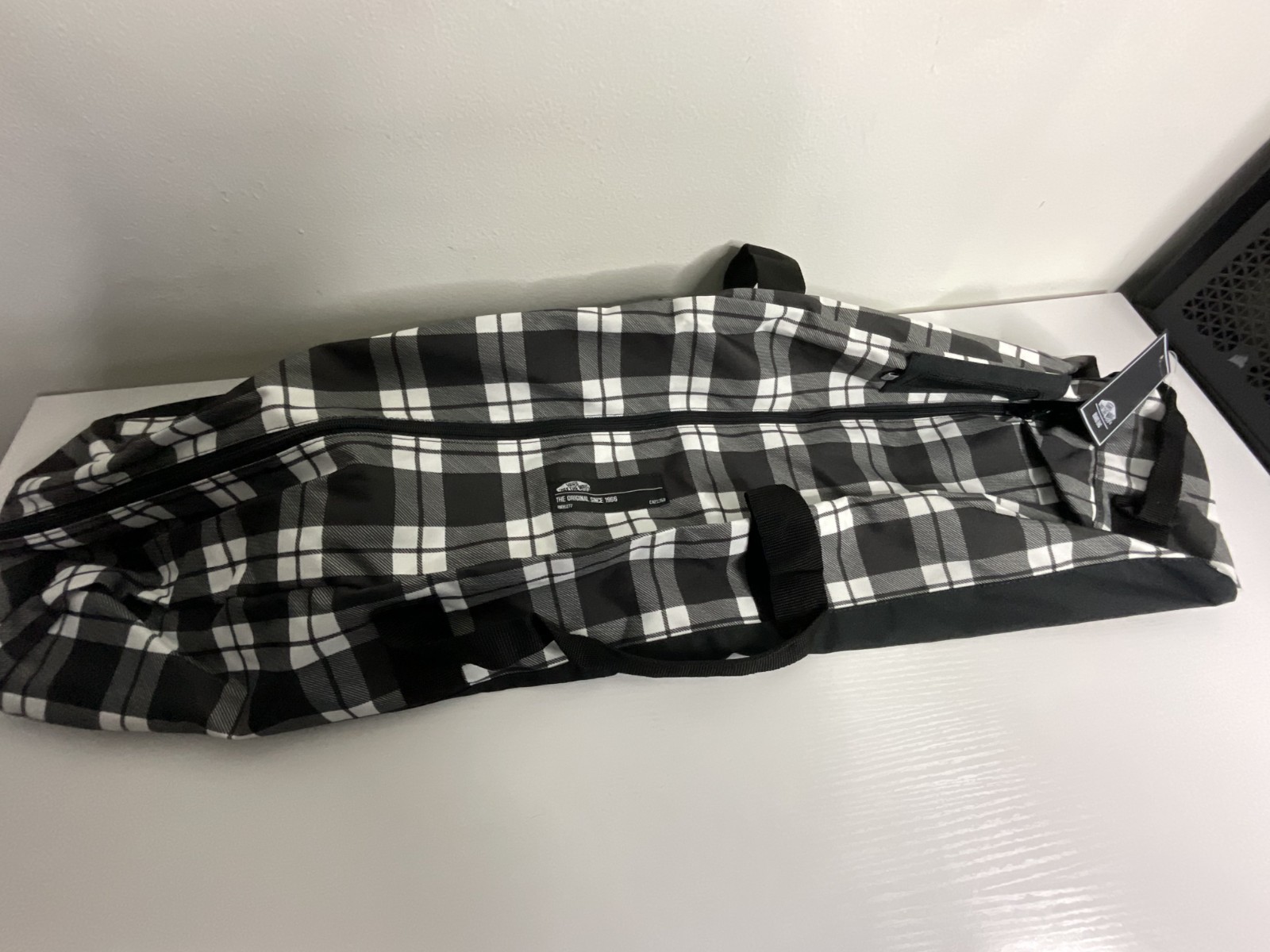 Vans off the wall Men’s Black and White Skateboard Travel Bag