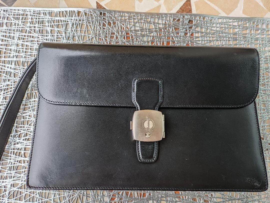 Dunhill Clutch Bag Second Bag Black Leather Flap Lock no Key Wrist Strap Men’s