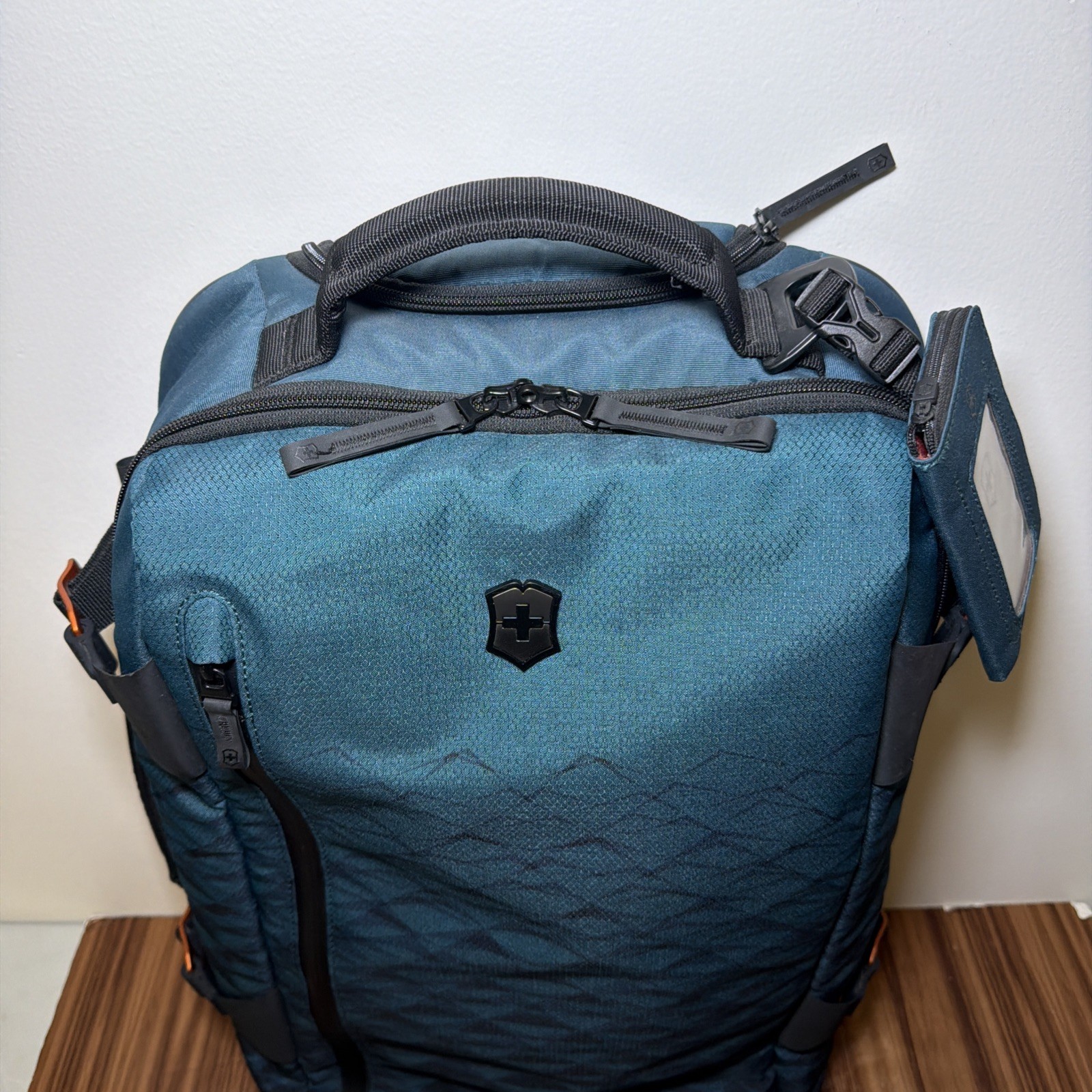 Victorinox Carry Case VX Touring Global Wheeled Carry On 601477 Dark Teal Blue