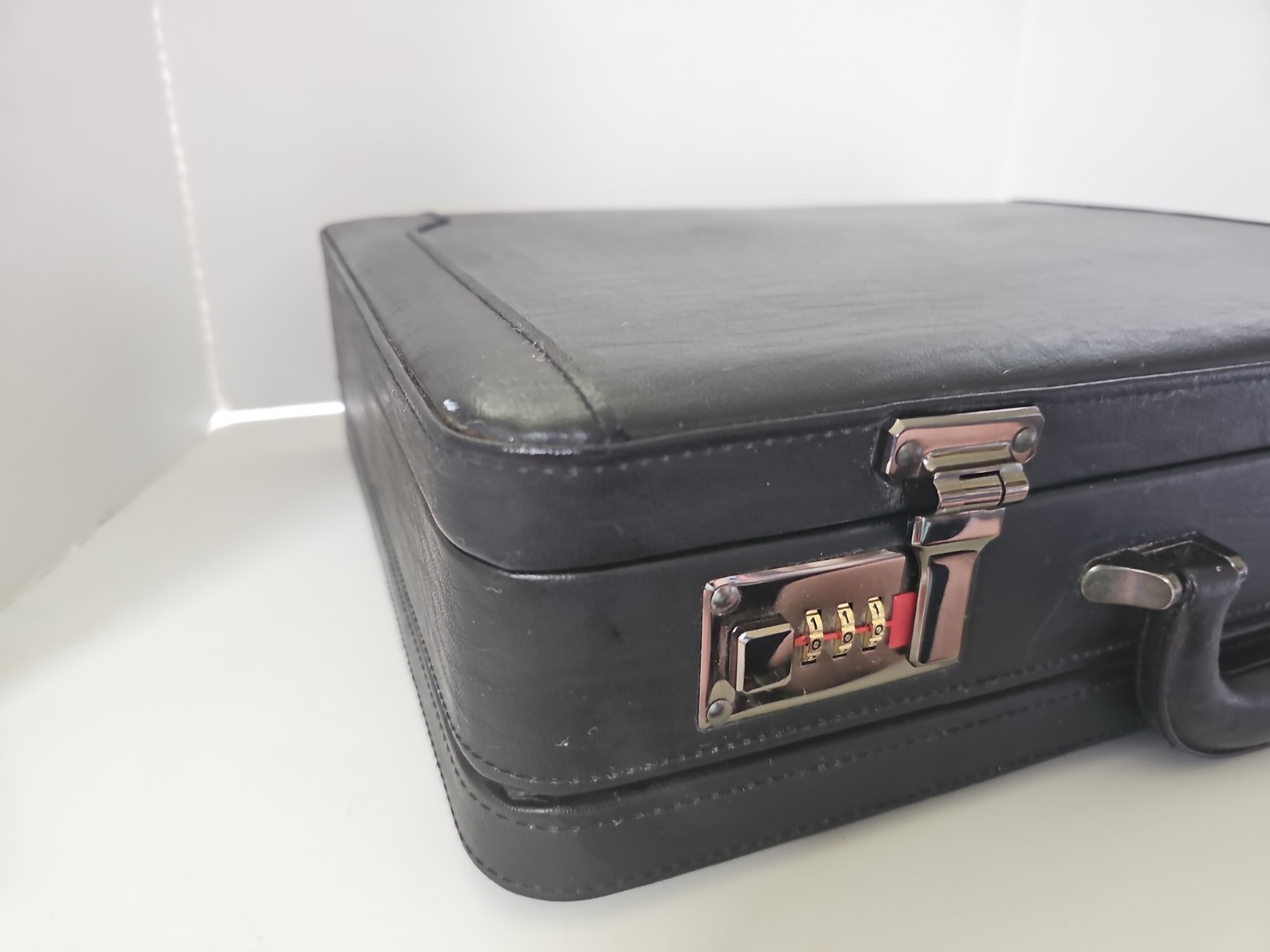 Business Class Black Hard Side Briefcase 17″×12″×4″ Faux Leather Work, Play Prop