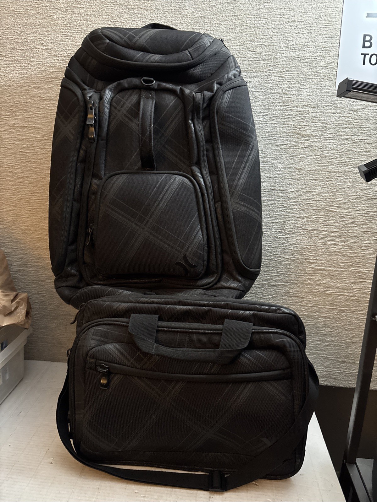 Hurley Backpack Convertible Duffel & Messenger Laptop Bag Travel Plaid Black EUC