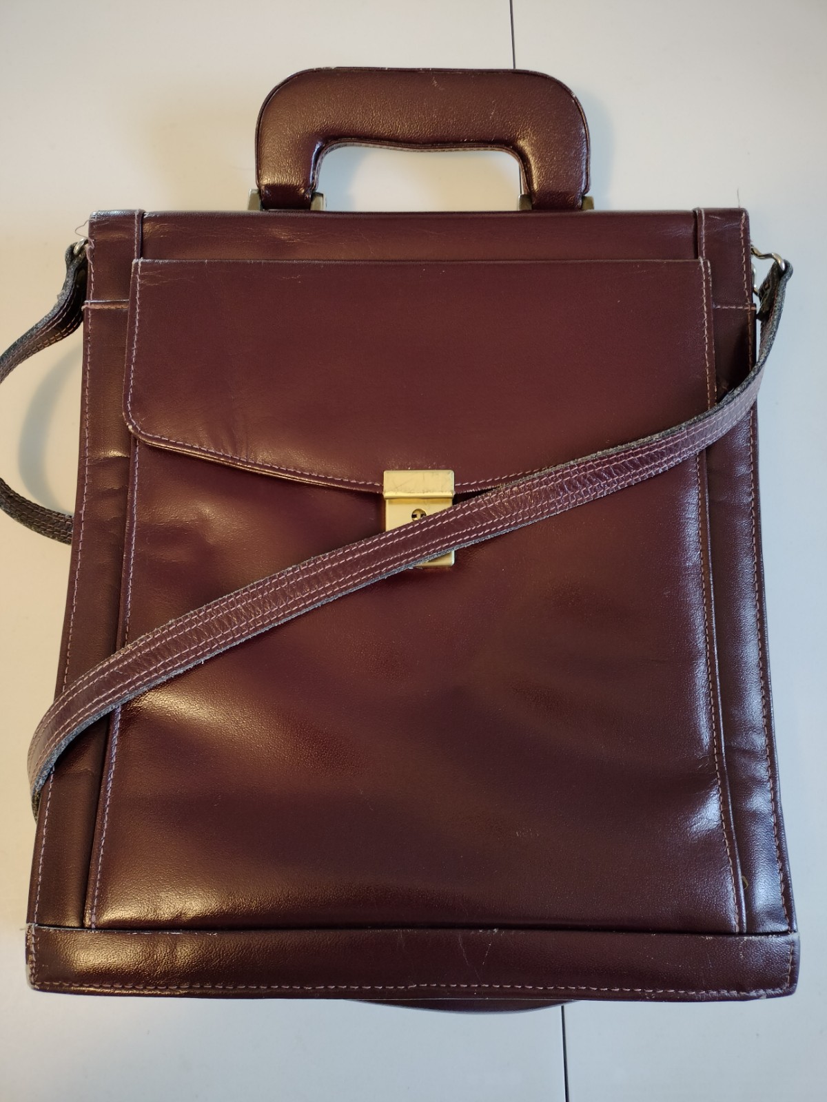 Vintage Sophisticated Burgundy Italian Leather Small Shoulder Briefcase
