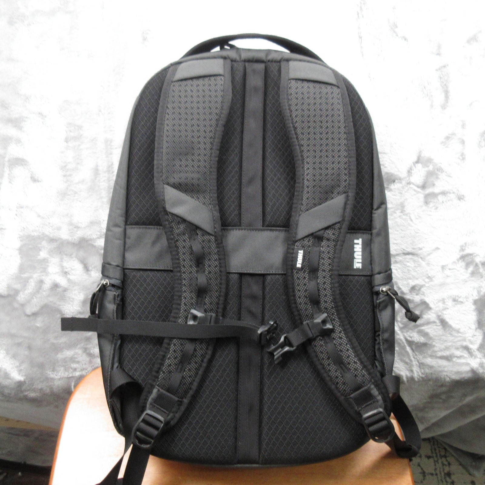 Thule Black Laptop Travel Backpack PowerPocket Soft Case Padded Straps Men Bag