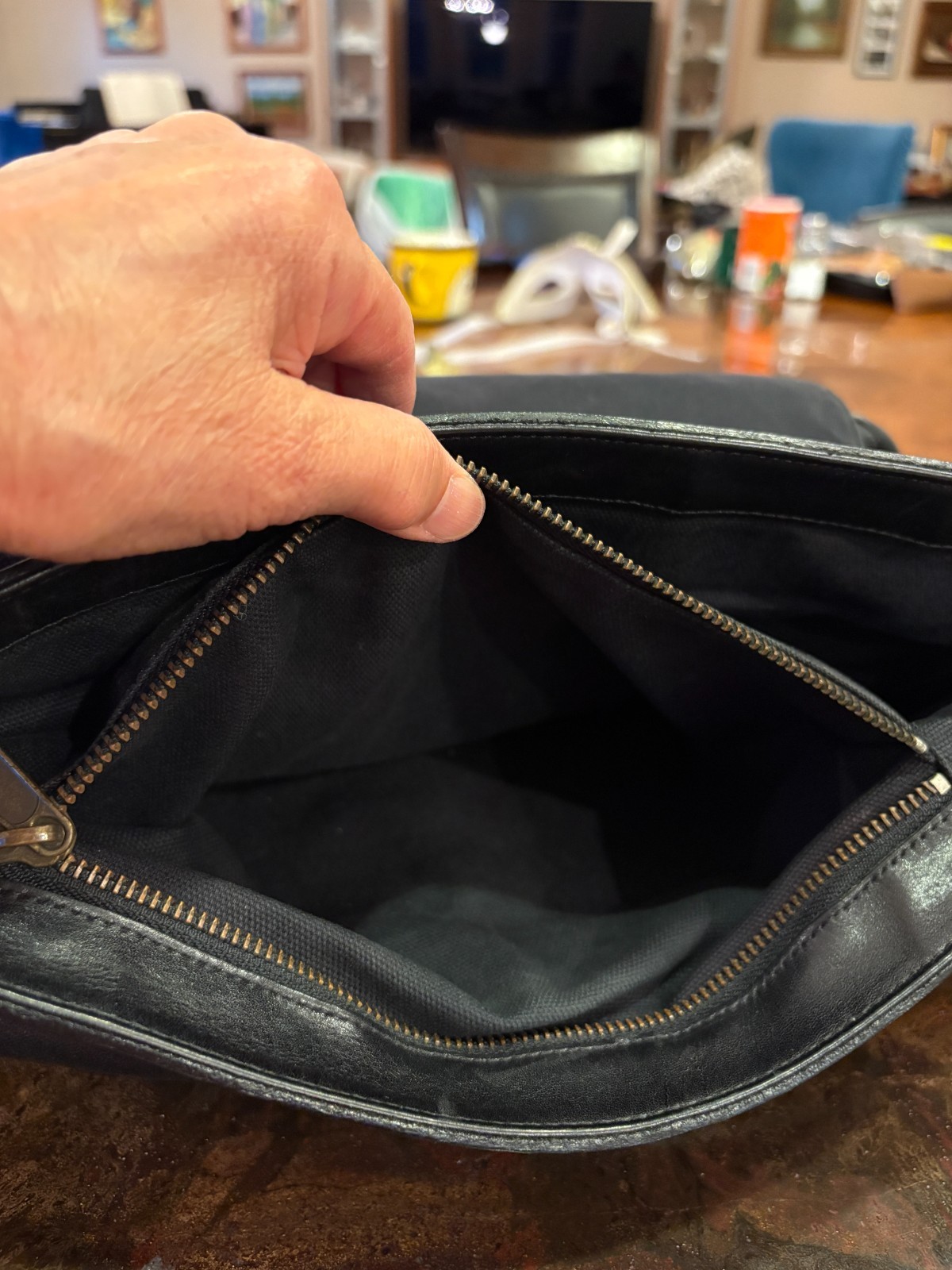 GAP Vintage Black Glossy Cow Leather Messenger Bag Crossbody Strap 15″X 12″x4.5″