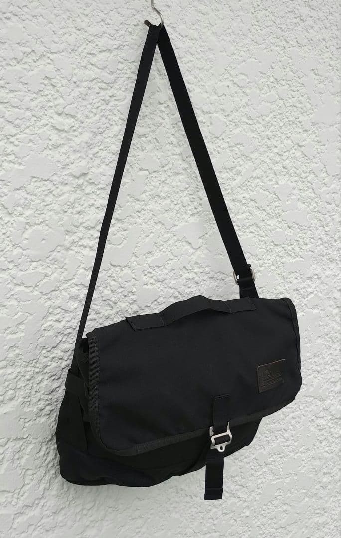 KLATTERMUSEN Shoulder Bag – Pre-Owned, Functional Design