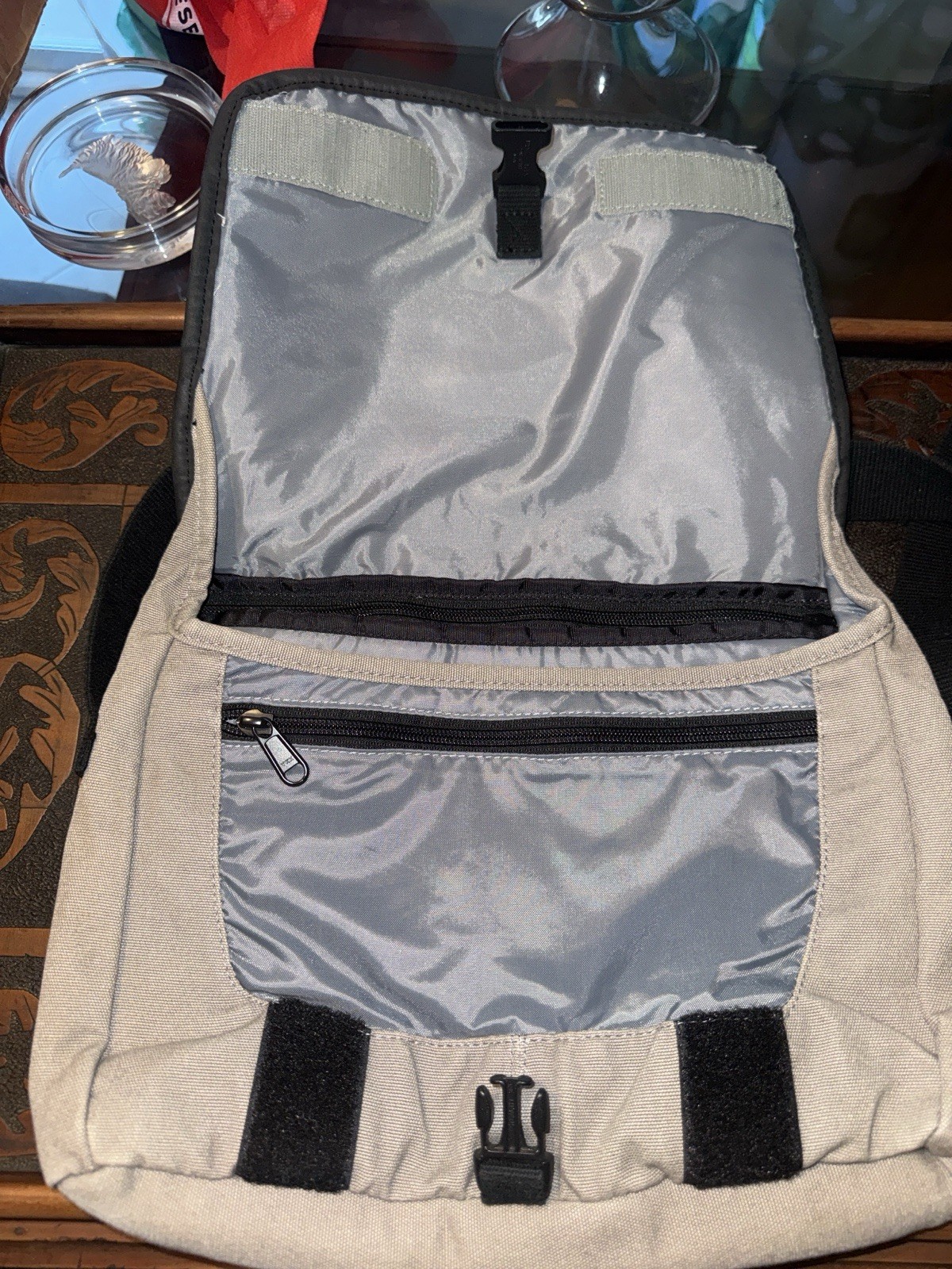 Dakine Solid Messenger Bag Beige/Black, Adjustable Strap, Zip/Buckle, Pockets