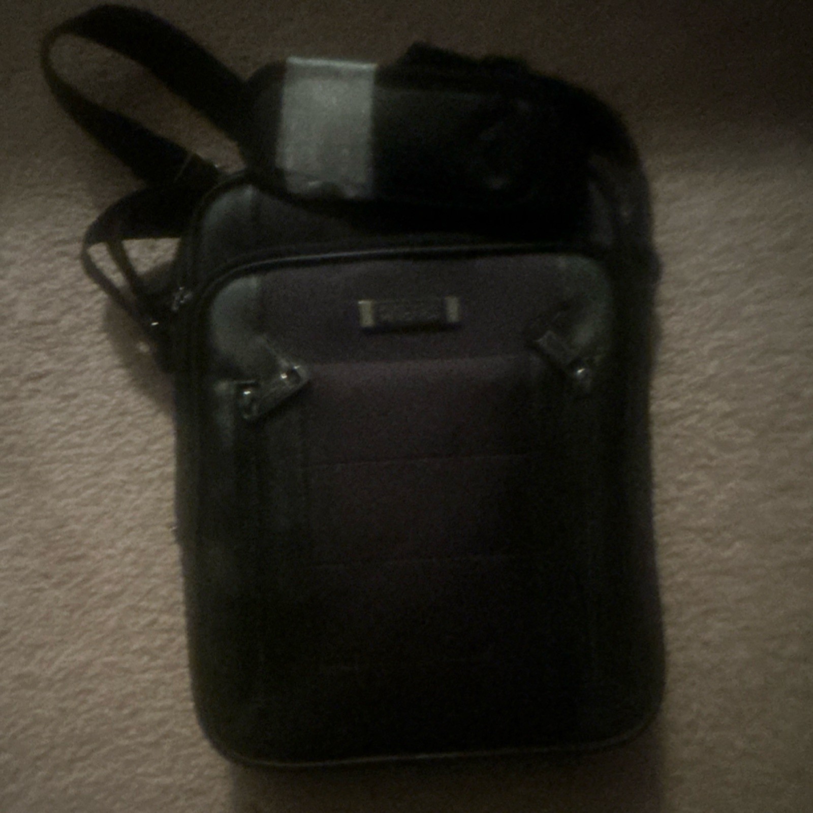 Kenneth Cole Reaction Men’s Black Medium Crossbody Bag Solid Zip Adjustable