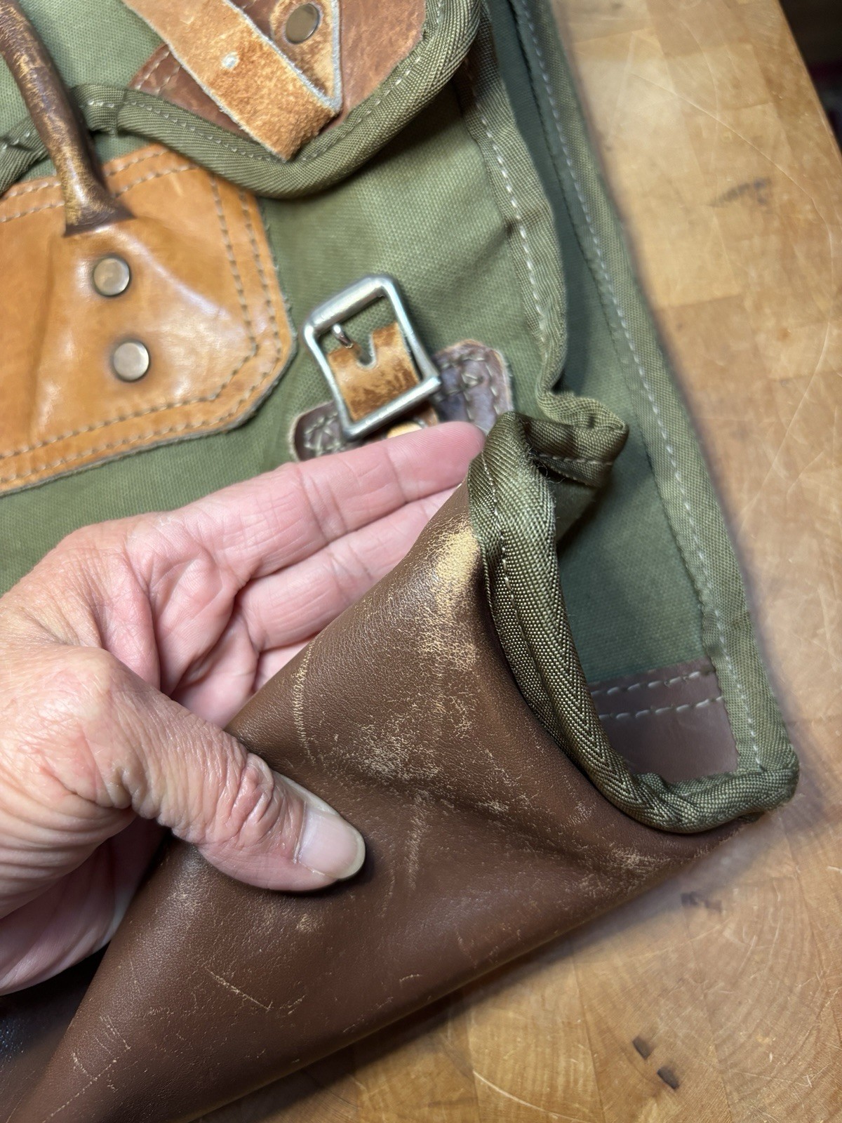 Vtg Orvis Battenkill Olive Canvas & Leather Messenger Briefcase Laptop Bag Used