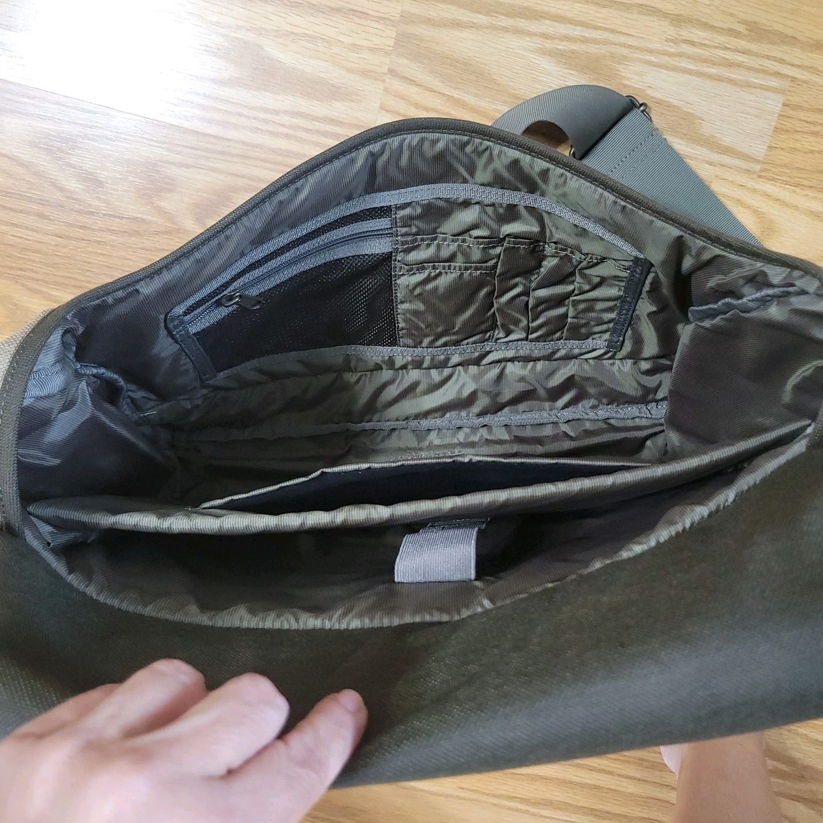 Nice Cabela’s Laptop Office Messenger Bag Corduva Fabric Shoulder Strap Inserts