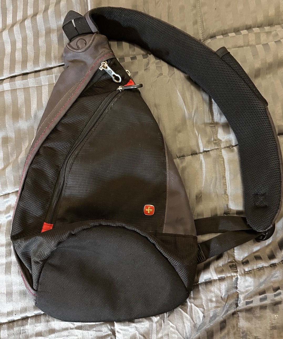 SwissGear Black Sling Backpack Single Strap Crossbody Bag Travel Hike Daypack