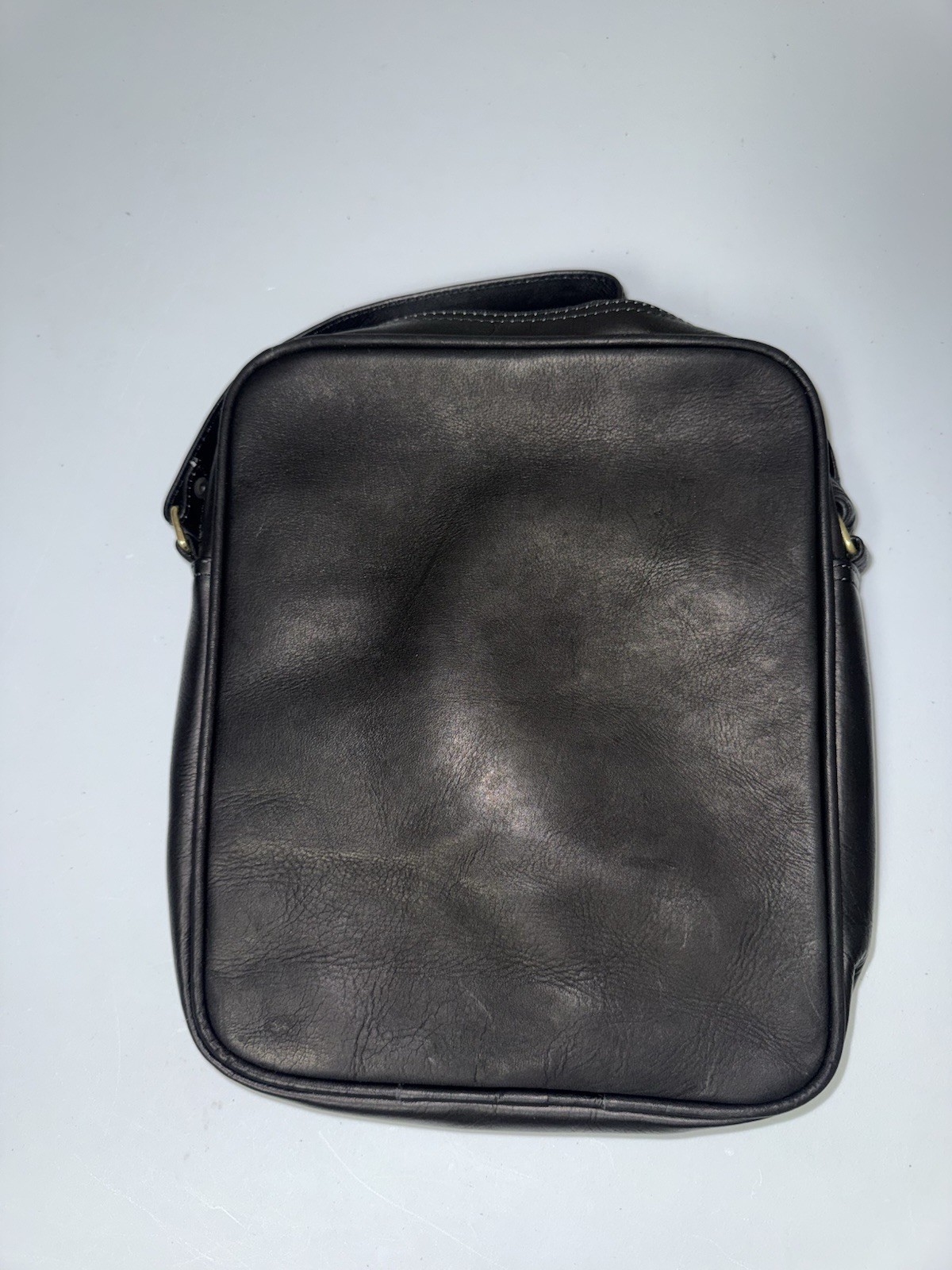 Genuine leather Blk + body Adjustable Strap Pockets/zip closure. Made in ecuador
