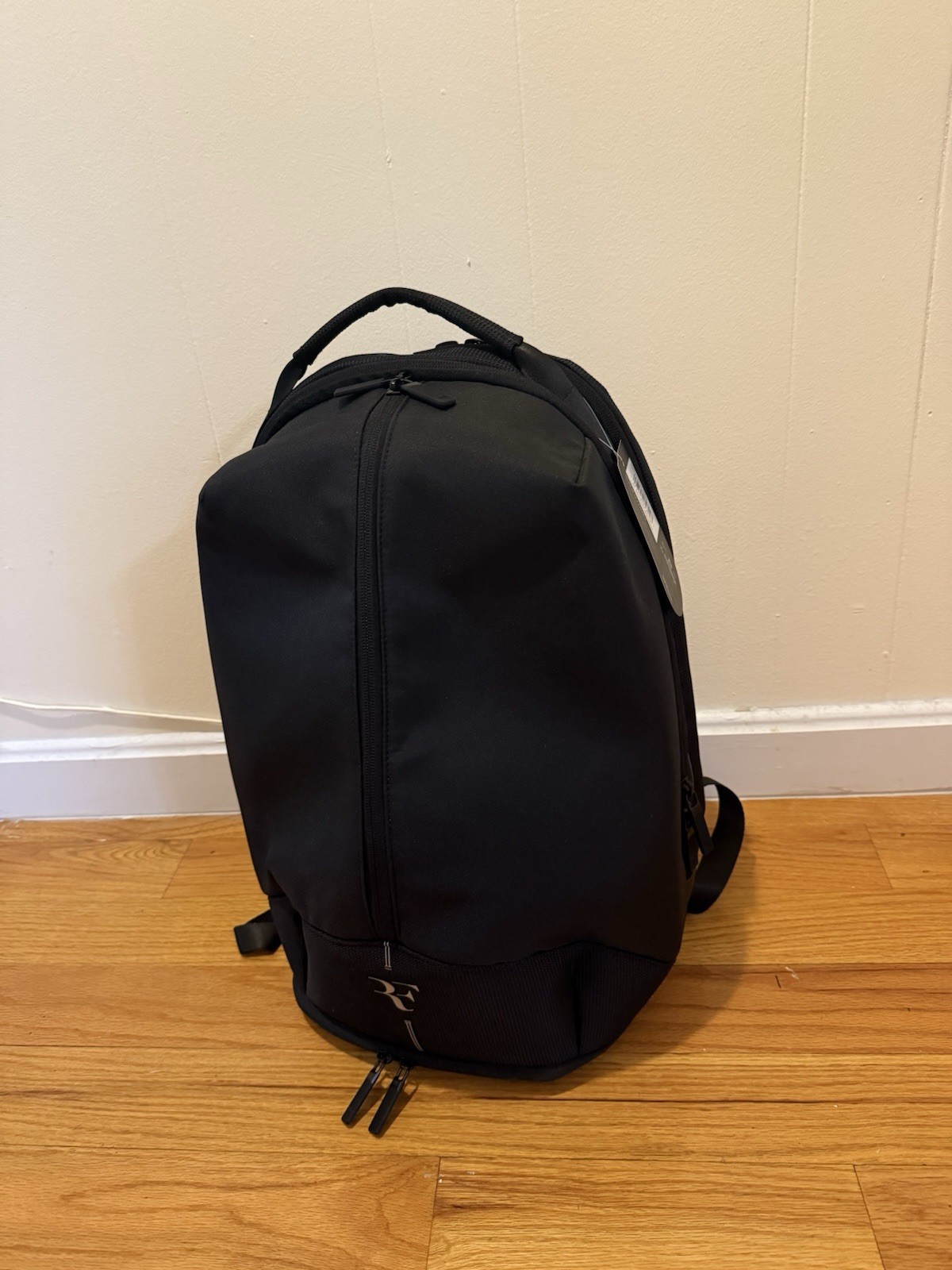NEW Wilson RF Roger Federer Black Tennis Backpack Medium Zip Adjustable Padded