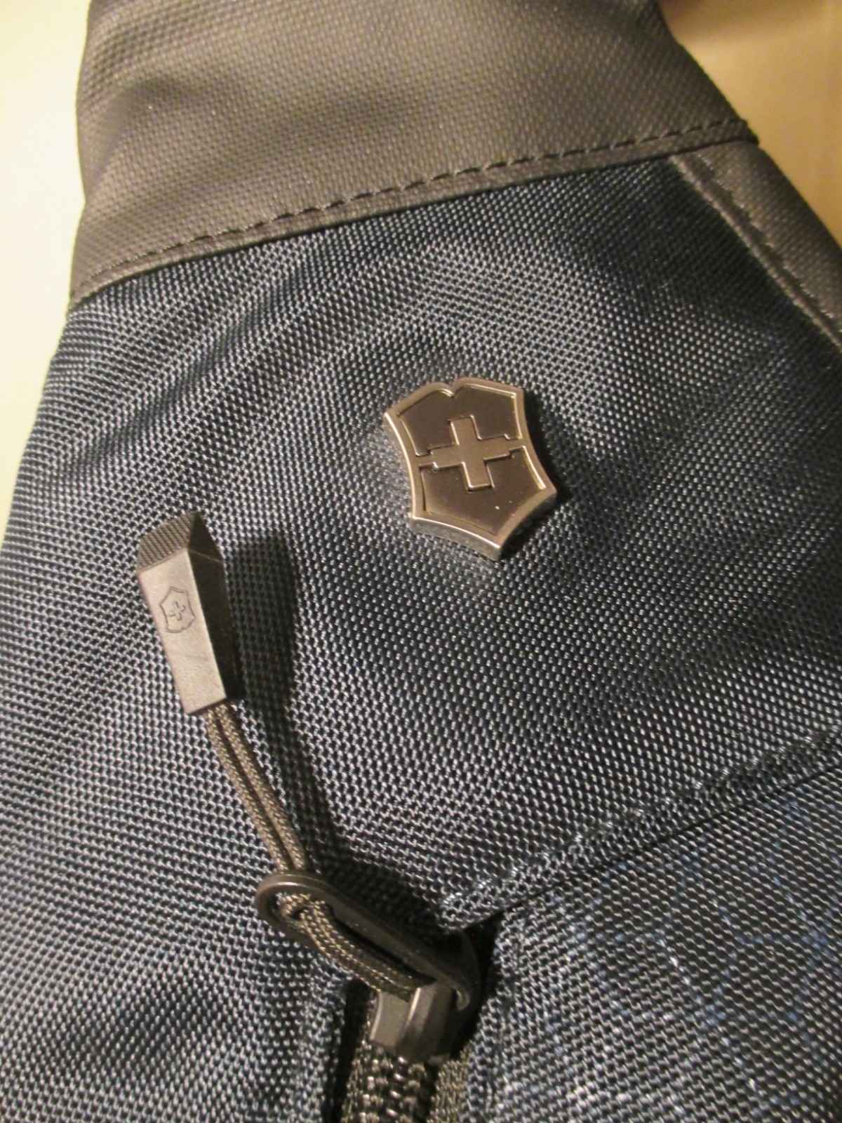Victorinox Altmont Dual Compartment Mono Sling Bag #606749 Shoulder Strap Pocket