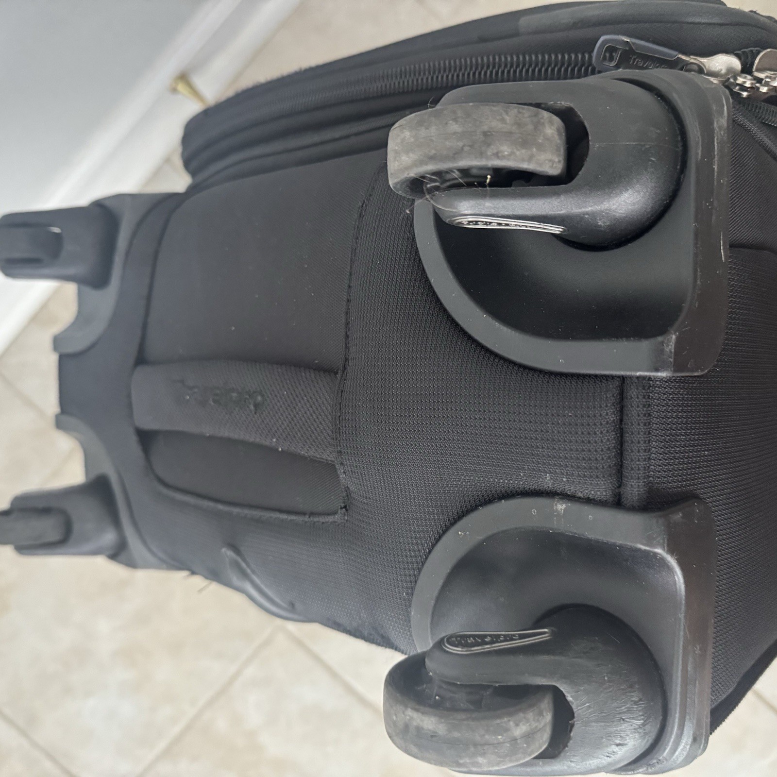 Travelpro Maxlite 5 Softside Expandable Luggage 4 Spinner Wheels 22” Carry On