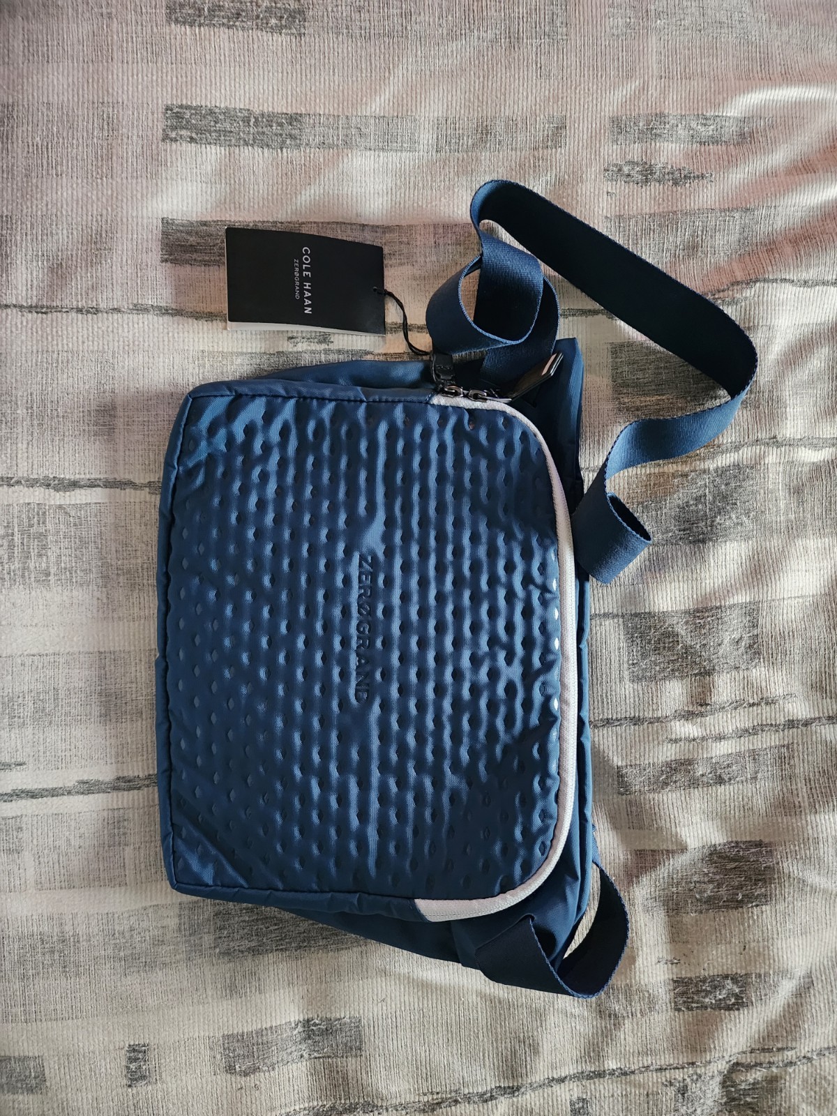 NWT Authentic COLE HAAN ZEROGRAND CENTRAL Blue Nylon Men’s Sling Bag Unisex