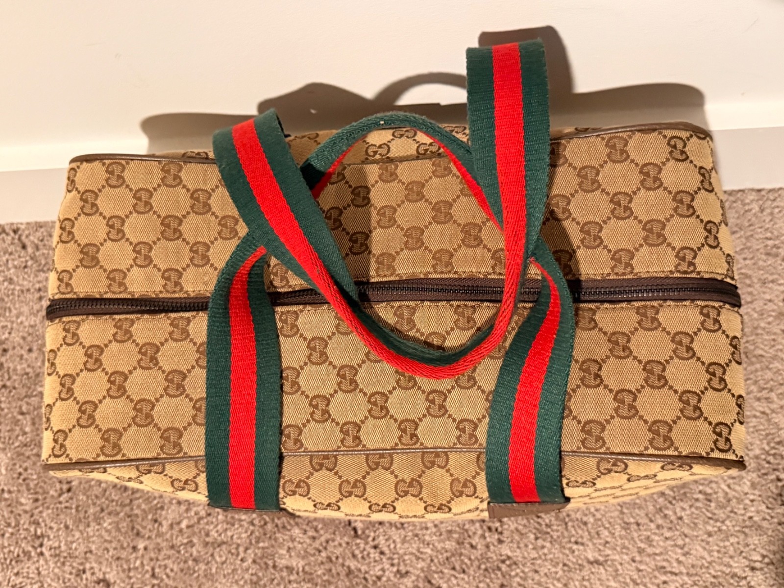 Gucci signature duffle carry medium size bag unisex in excellent condition