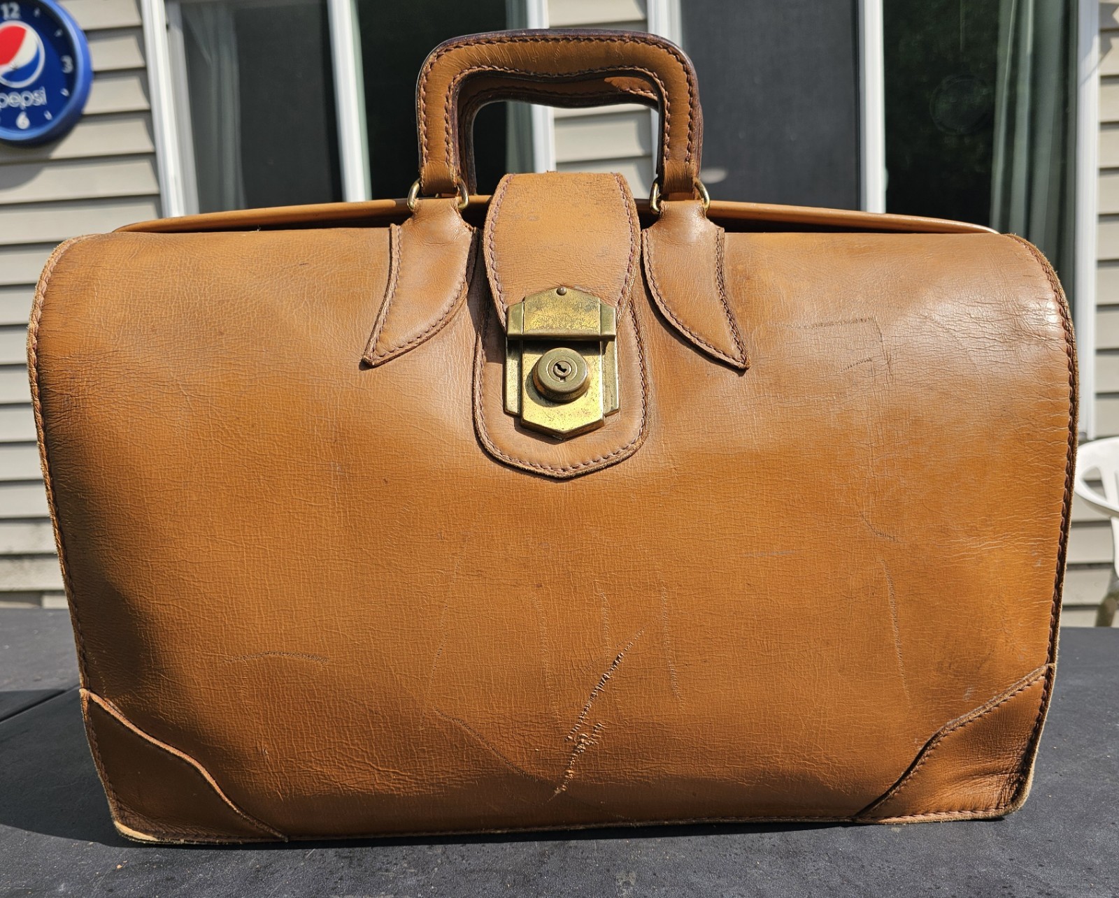 Vintage Tan Brown Leather Briefcase Gladstone-Style Doctors Bag Genuine Cowhide