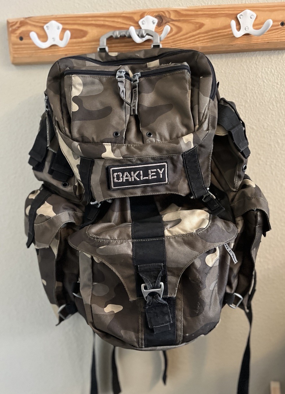 Oakley Men’s Mechanism Military Tactical Field Gear Backpack Bag – Herb Camo Day