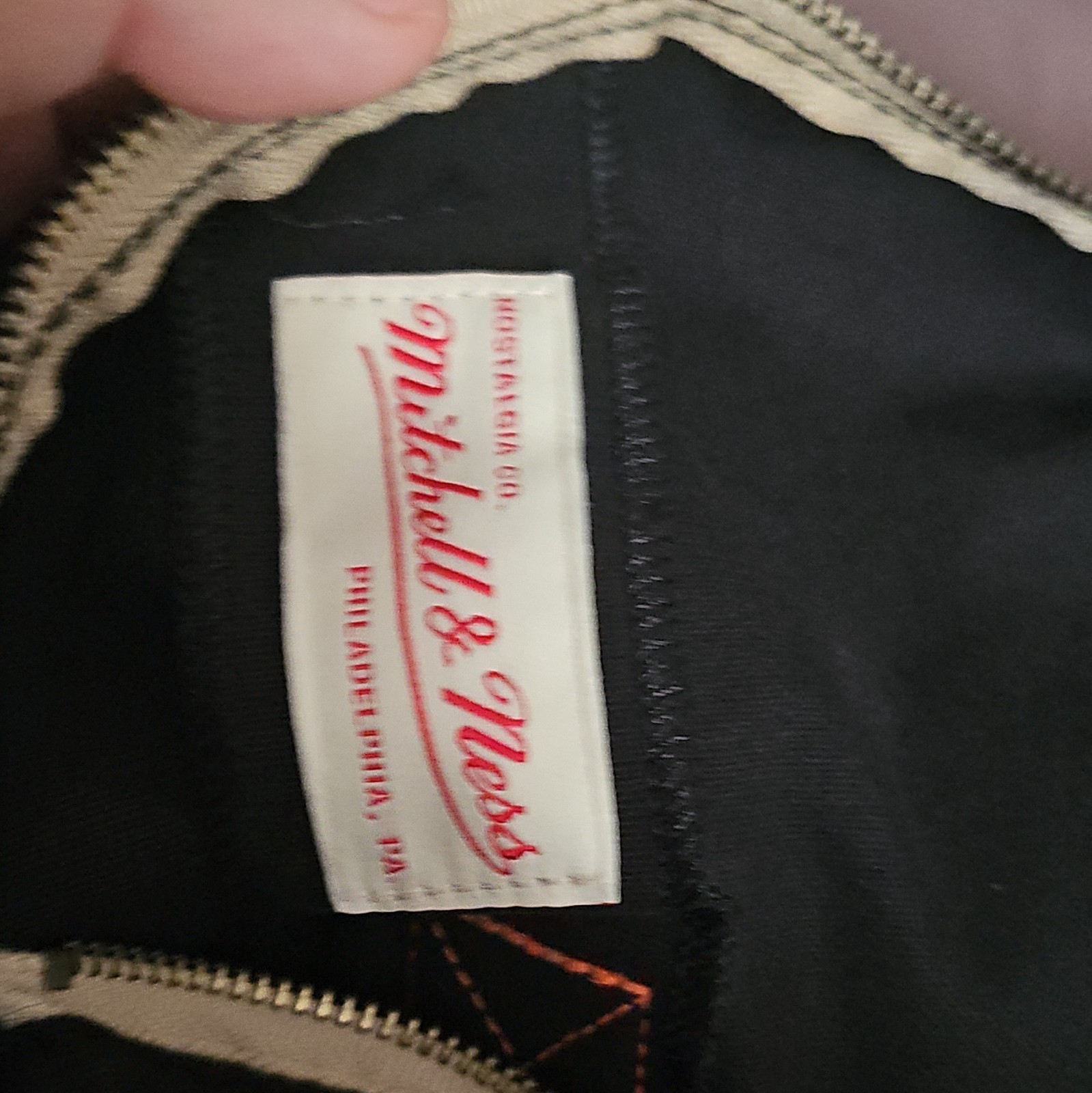 Mitchell & Ness Black Philadelphia Flyers VINTAGE duffle Bag.