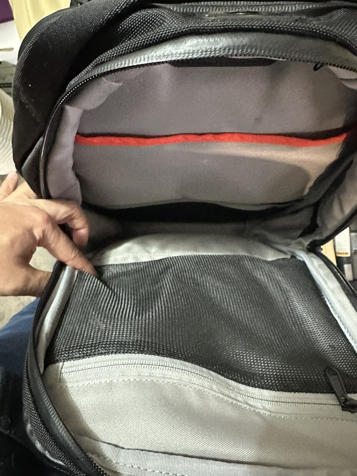 HyperPack Pro with Apple Find My 22L