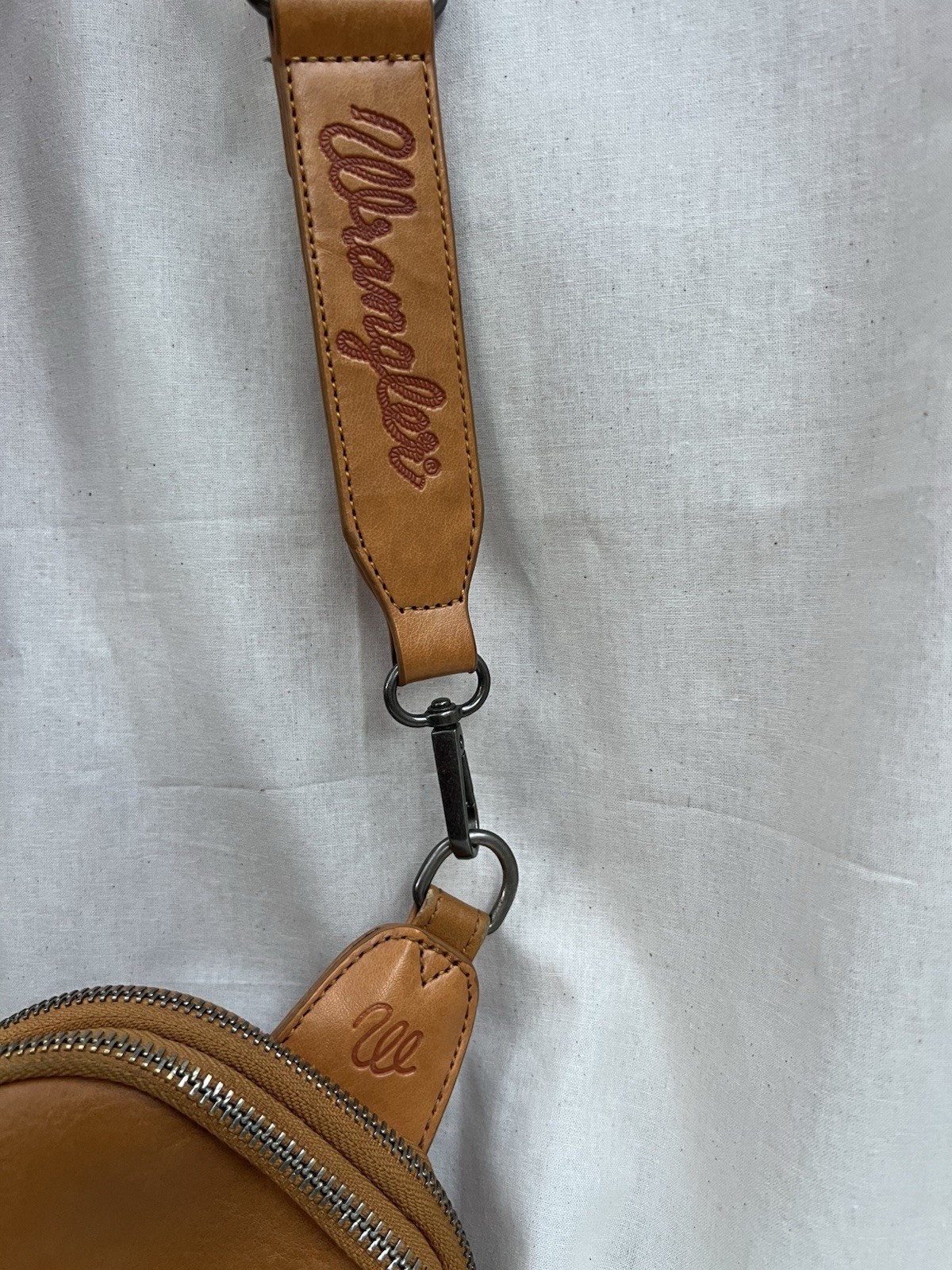 Wrangler Camel Brown Crossbody Bag Zip Closure Adjustable Strap w/ Outer Pockets