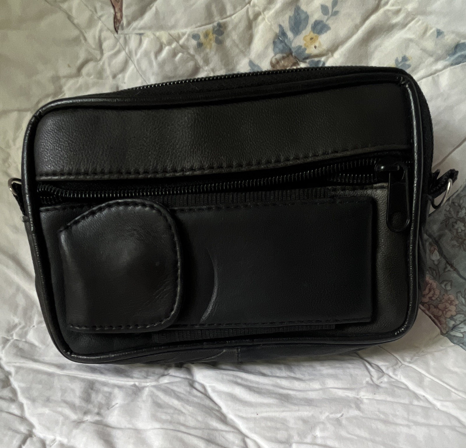 Men’s Black Zip Pouch Bag w/ belt Strap & Outer Pockets without strap