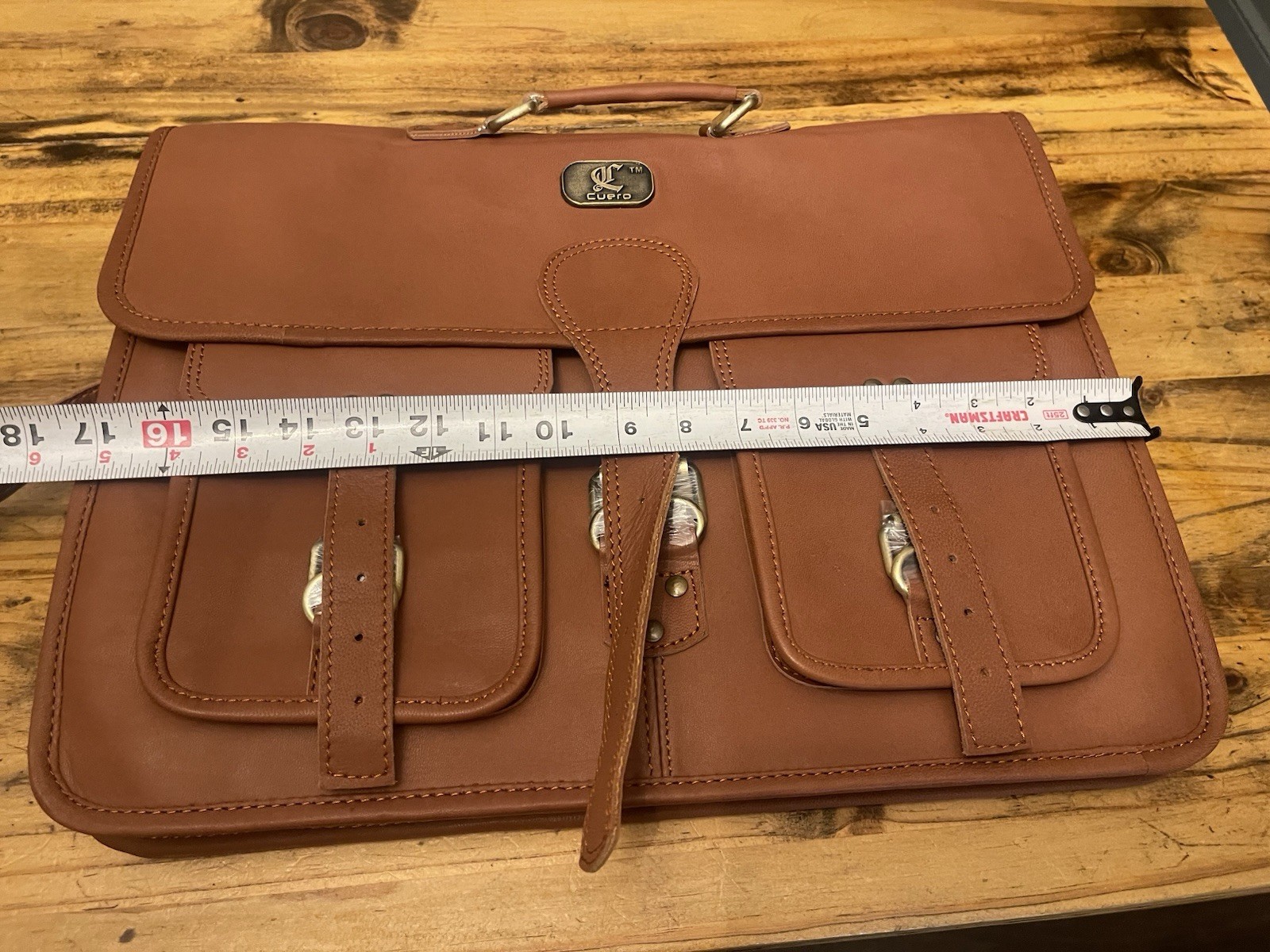 Cuero 18” Wide 12” Tall Chestnut Brown Leather Messenger Bag Brand New