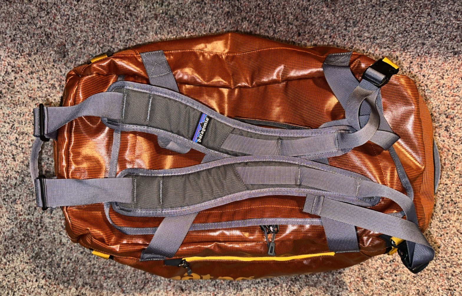 PATAGONIA Black Hole Duffel Bag 60 L Copper Ore Shiny version EUC