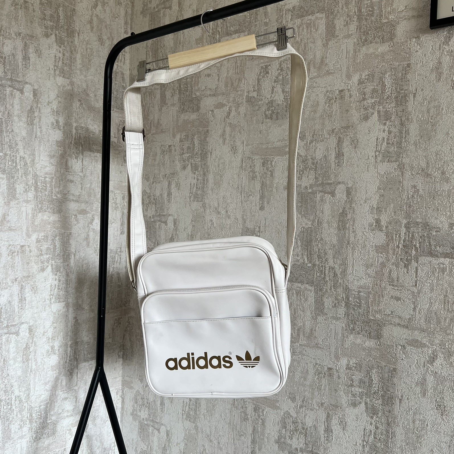 Vintage Adidas Originals White Shoulder Bag Trefoil Logo Crossbody Messenger Y2K