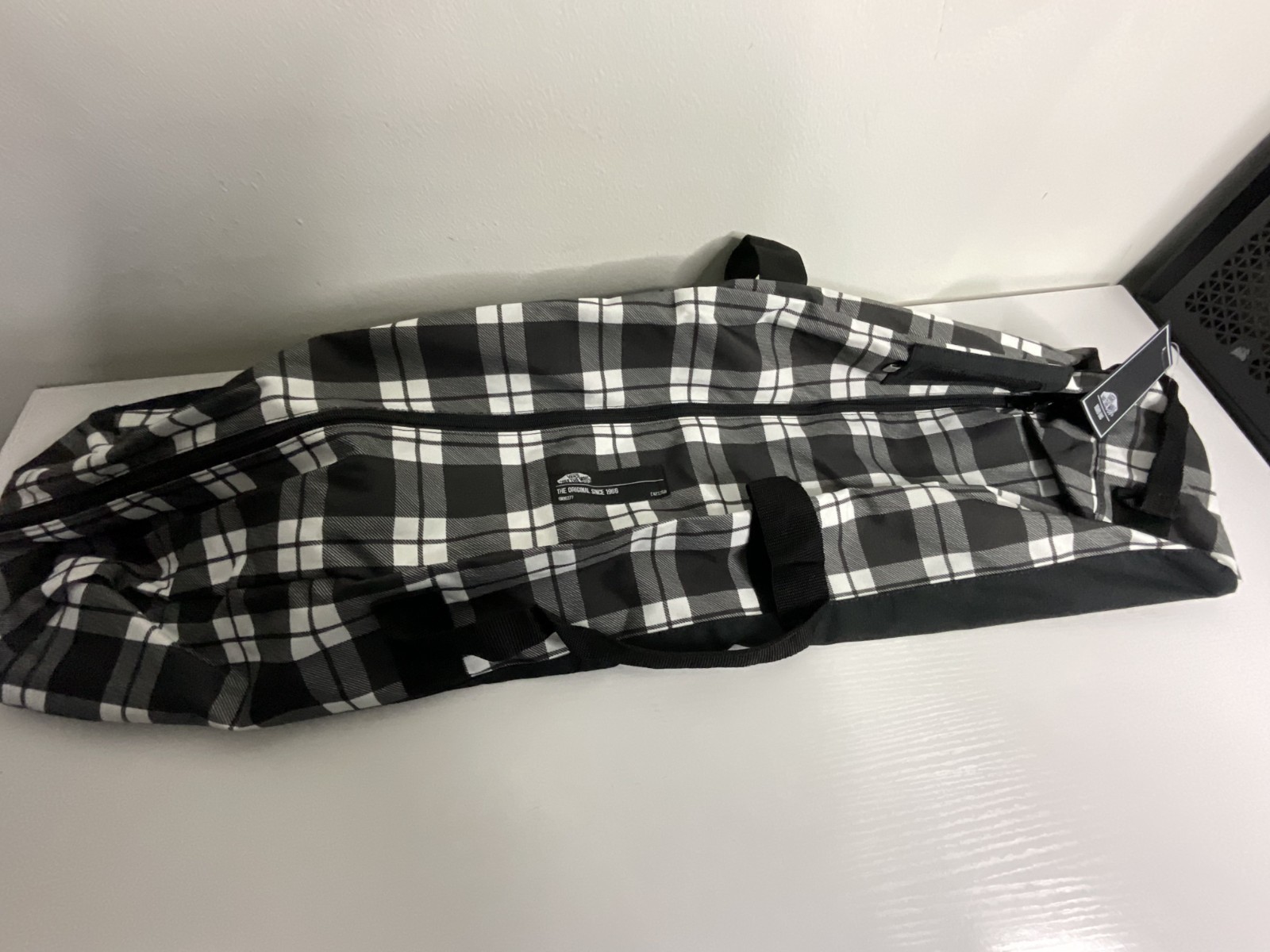Vans off the wall Men’s Black and White Skateboard Travel Bag