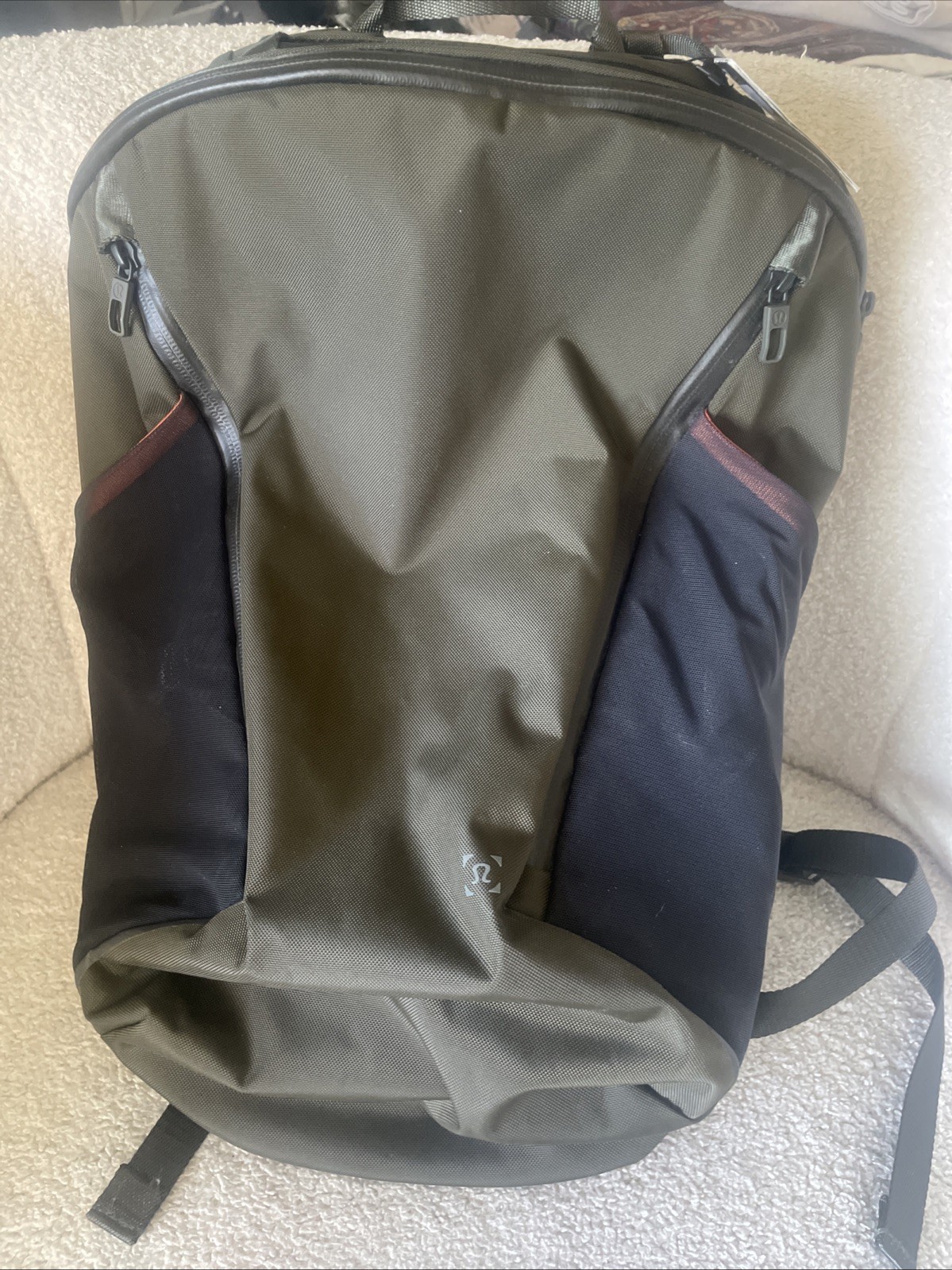 Lululemon More Miles 25.5L Backpack Olive Green Dark Green / Black NWT