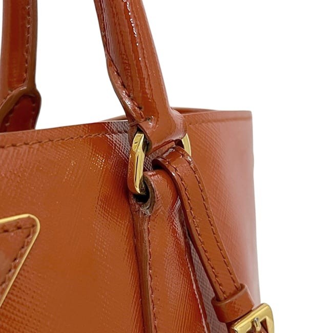 Pre-owned Prada 2-way bag, orange patent leather, size 103. This Prada tote bag