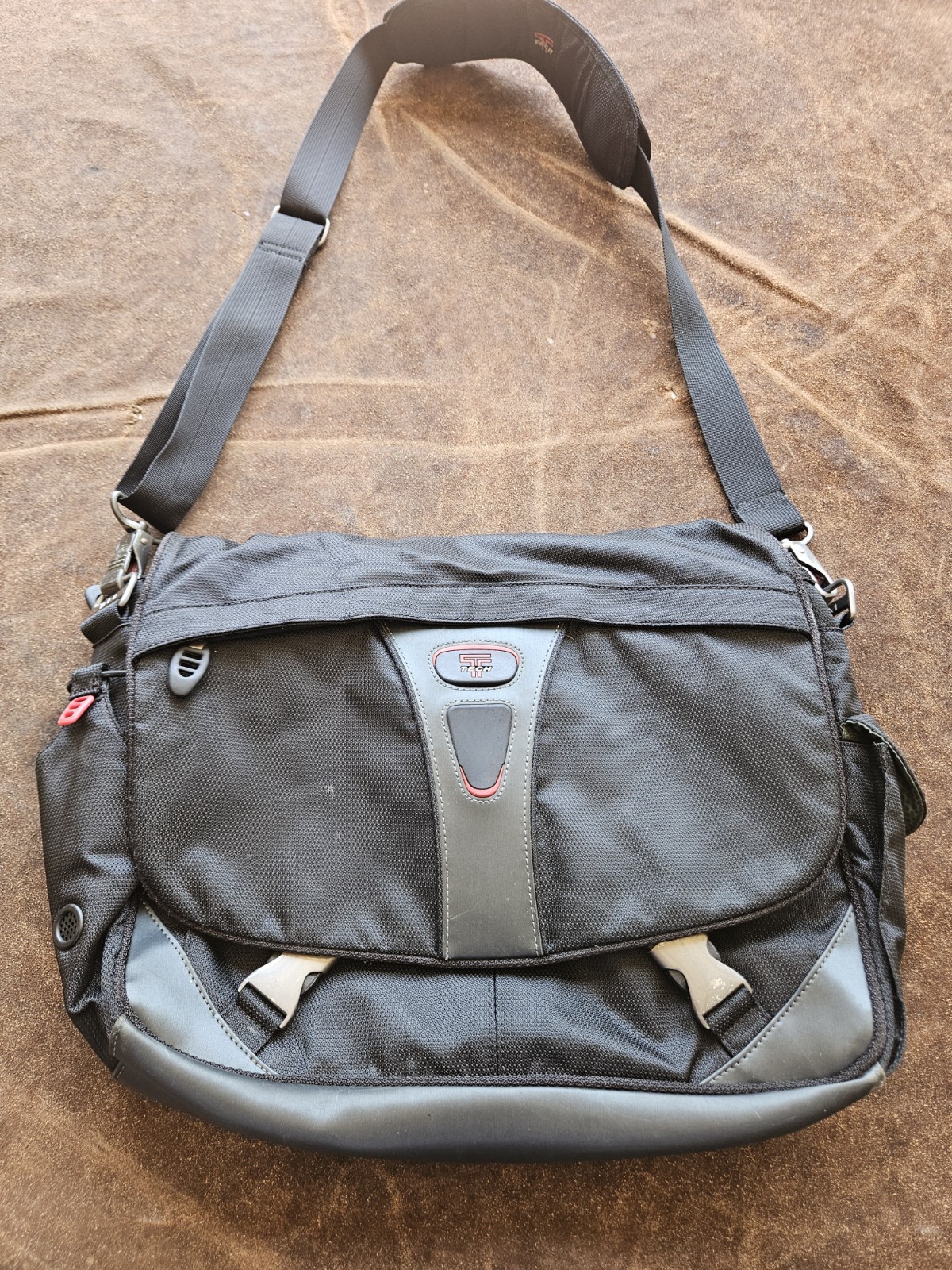 Tumi Tech Ballistic Messenger Bag 5508D Black Laptop Nylon Crossbody Strap