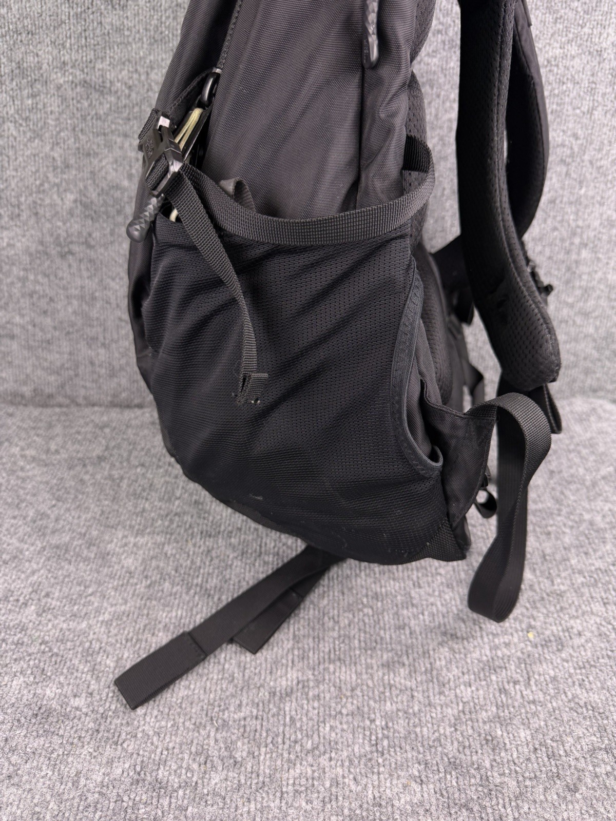 The North Face Borealis Men’s Backpack Black 28-liter pack Travel Hiking Sports