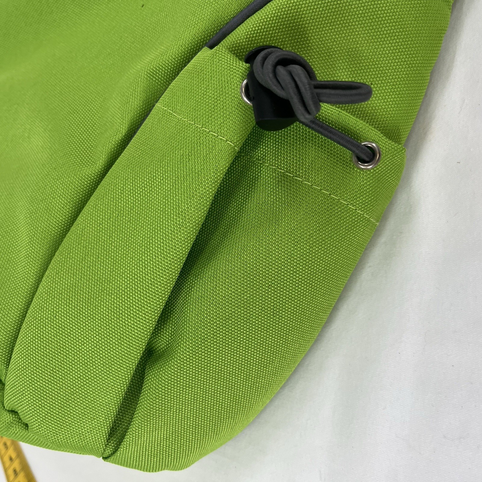 LIME GREEN INSULATED SLING PACK BAG SMALL 10X13X3 Hiking Gear Park Picnic