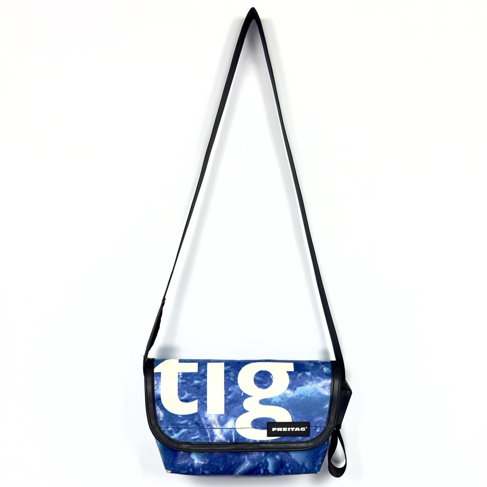 FREITAG F41 HAWAII FIVE-O Messenger Bag Blue White Big Letters Typography Tarp
