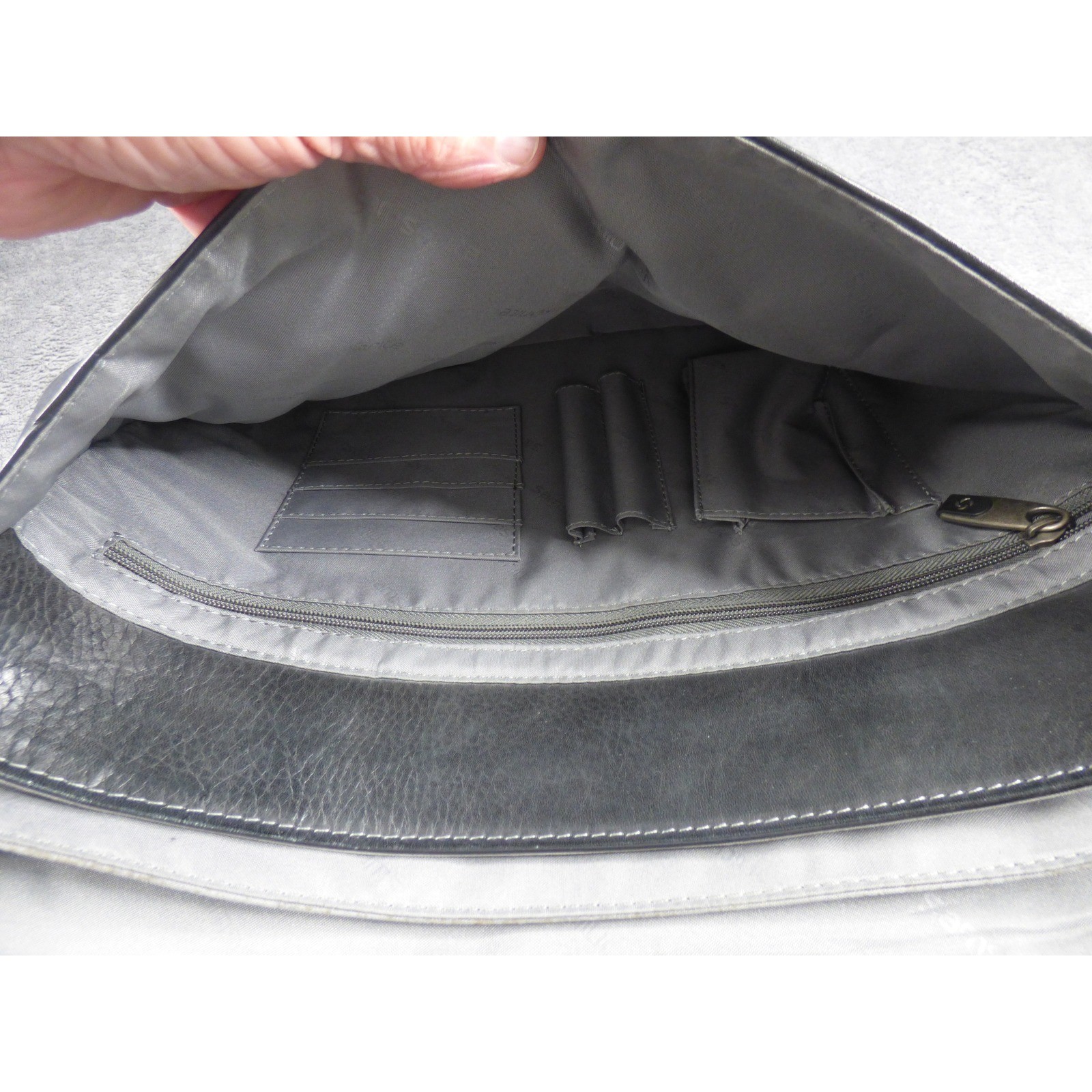 Samsonite Black Leather Messenger Bag Briefcase Laptop Office Flap Over Buckle