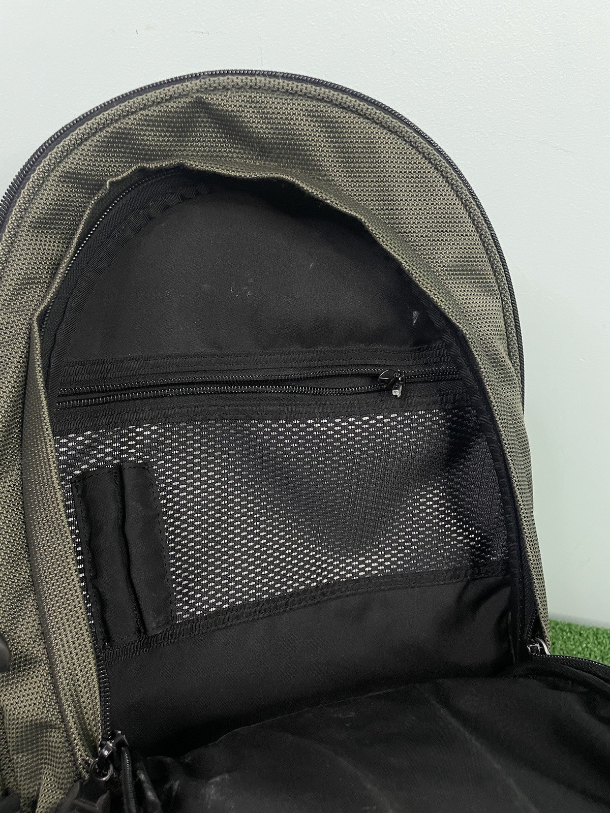 Tumi T2 Tech Backpack 513G Olive Green Appr 16x11x8 Ballistic Nylon & Leather B1