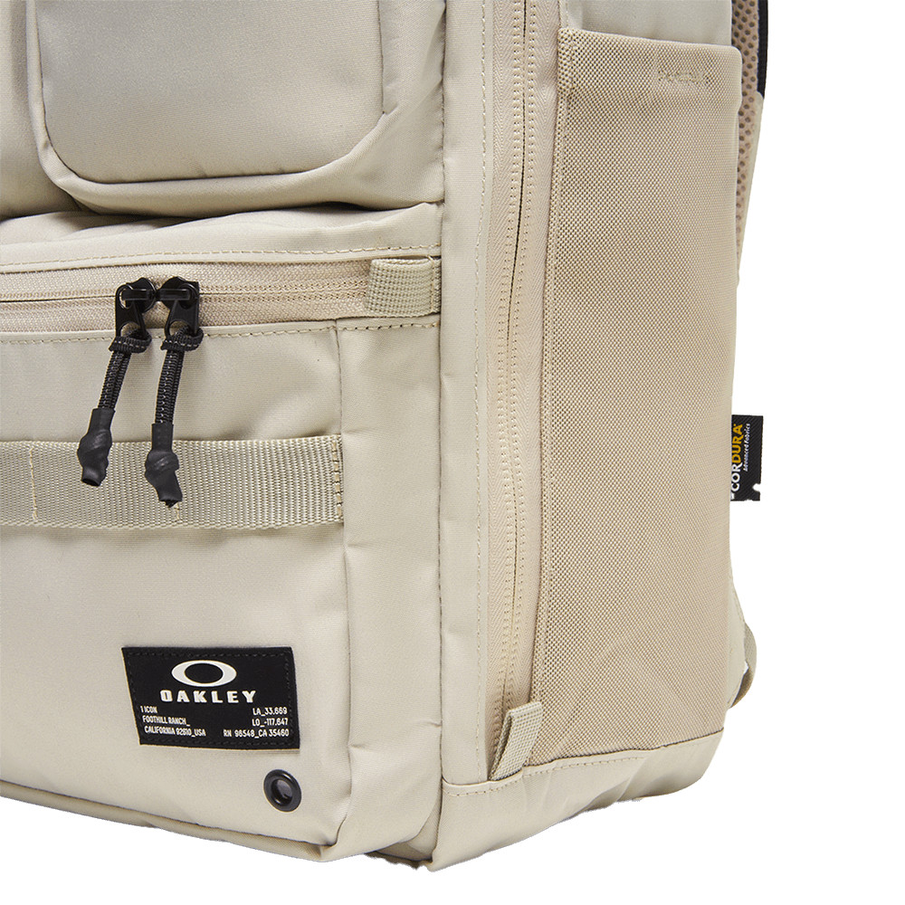 Oakley Essential 8.0 Backpack 22L Unisex Casual Sports Bag NWT FOS901737300