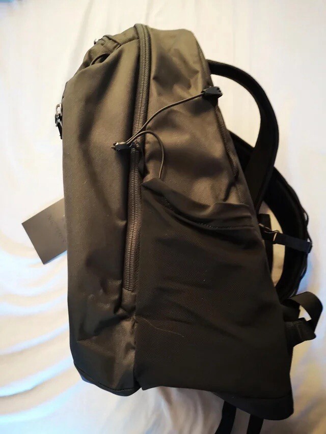 Arc’teryx Backpack Mantis 26 Backpack Black Gold Logo 26 Litre Backpack Rare